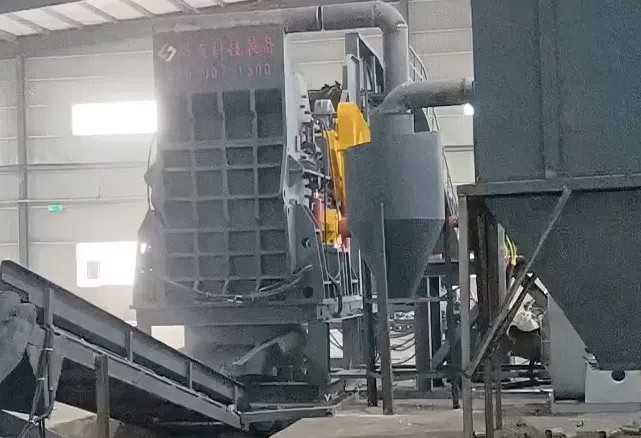 路友客戶450型破碎機(jī)與全套分選設(shè)備的使用現(xiàn)場(chǎng)