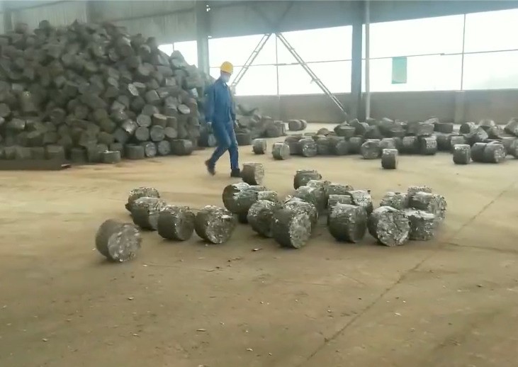 重型壓餅打包機(jī) ,成型快 ,體積小餅塊緊實 ,方便儲存與運輸 。