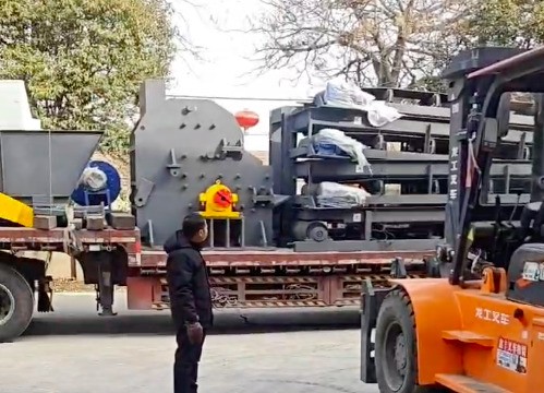 路友破碎機(jī)到達(dá)客戶廠地準(zhǔn)備開(kāi)展裝機(jī)工作