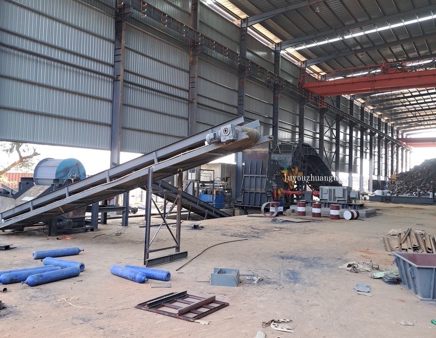 非洲尼日爾地區(qū)路友900型1200馬力破碎機安裝任務(wù)完成