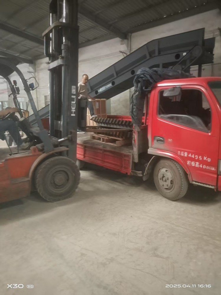 到達(dá)客戶場地，開始卸機工作