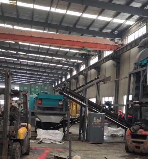 吉林地區(qū)破碎線?空分機安裝完畢?？辗謾C用于輕飄物的分選使用