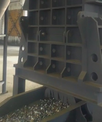 室外上料安裝方式可以有效減少灰塵的濃度，視線不被干擾