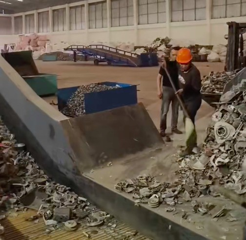 泰國(guó)地區(qū)450型高配版破碎分選線通電試機(jī)