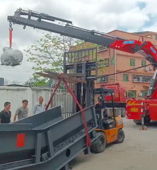 物流抵達客戶場地，卸貨啦～