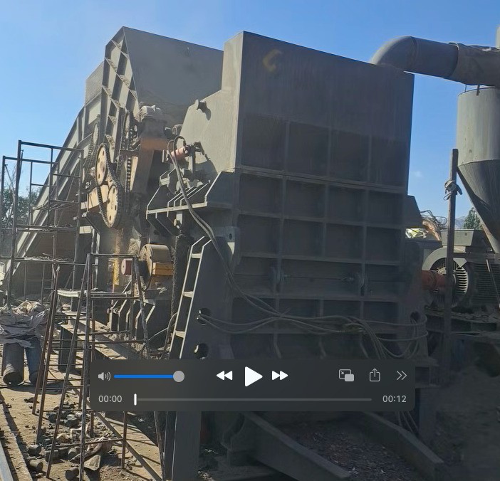 售后服務(wù)315型破碎機(jī)，客戶位于新疆地區(qū)。