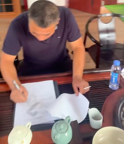 恭喜山東的老板簽訂路友金屬破碎線，祝老板生意越做越大，爭取來年加設(shè)備 棒。