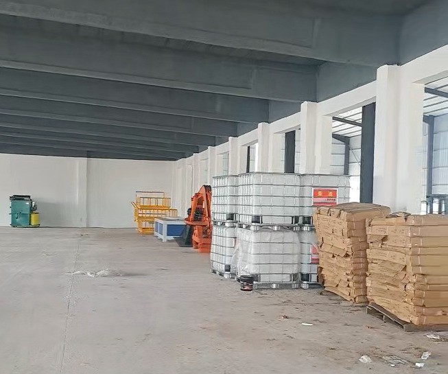 報廢汽車拆解線抵達客戶限產(chǎn)，卸車完畢等待組裝