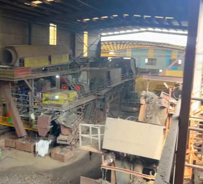 回訪路友老客戶4000馬力汽車殼破碎機使用現場～