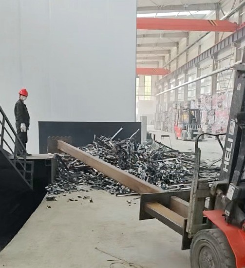 因客戶輸送帶坑未及時(shí)完善，空轉(zhuǎn)試機(jī)結(jié)束后，雙方協(xié)商一致，取消后面的打料試機(jī)。