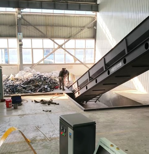 路友破碎機(jī)的優(yōu)點(diǎn)多多，均勻、穩(wěn)定、高效、機(jī)構(gòu)簡(jiǎn)單、易維護(hù)等等