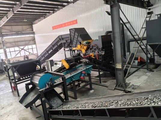 創(chuàng)新技術(shù)和全新智能軟件驅(qū)動(dòng)，精準(zhǔn)挑除輕物質(zhì)和金屬雜質(zhì)