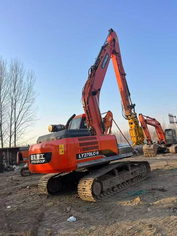 客戶(hù)21年購(gòu)入的路友230加長(zhǎng)臂抓鋼機(jī) ，國(guó)三排放，使用仔細(xì)宛如新機(jī)